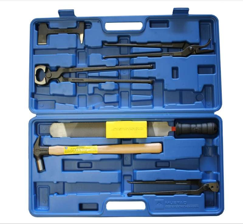 Mustad Shoeing Kit